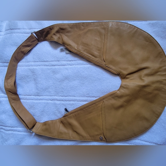 100% Genuine Leather Sash bag - Picture 4 of 8